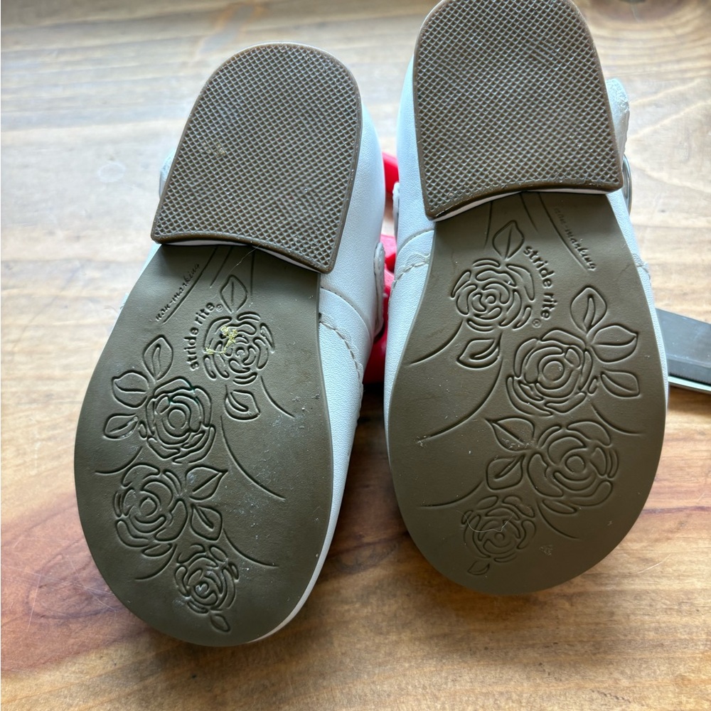 Stride Rite 5.5 White Mary Jane Shoes with Buckle - Picture 7 of 7